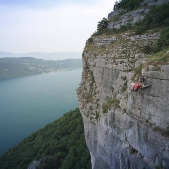 nuit-falaise-lac-bourget-1.jpg