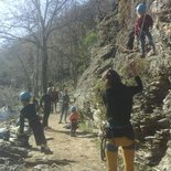 Cliff climbing on Roc du Gorb (Aveyron)