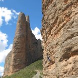 Multi pitch climbing in Riglos and Peña Rueba