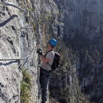 via-ferrata-grotte-carret-1.jpg