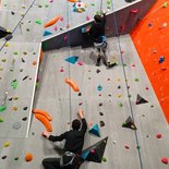 Indoor climbing: rope autonomy (Toulouse)