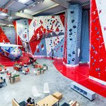 Indoor climbing: rope autonomy (Toulouse)