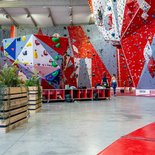 Indoor climbing: rope autonomy (Toulouse)